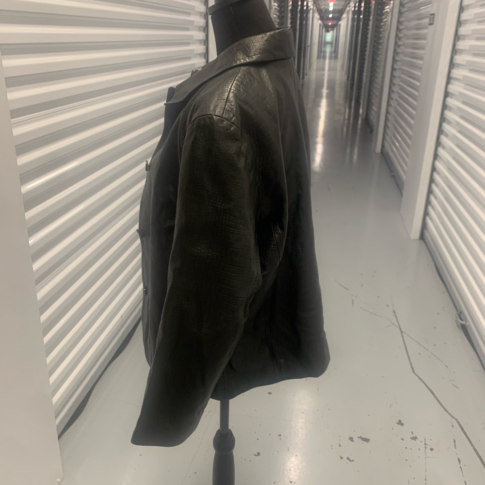 Colebrook & Co. Croc ๐ Embossed Genuine Leather Jacket - Picture 7 of 11